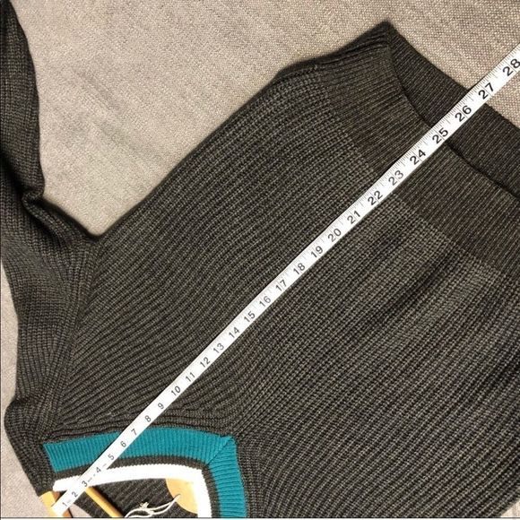 Emory Park V neck sweater - Picture 6 of 7